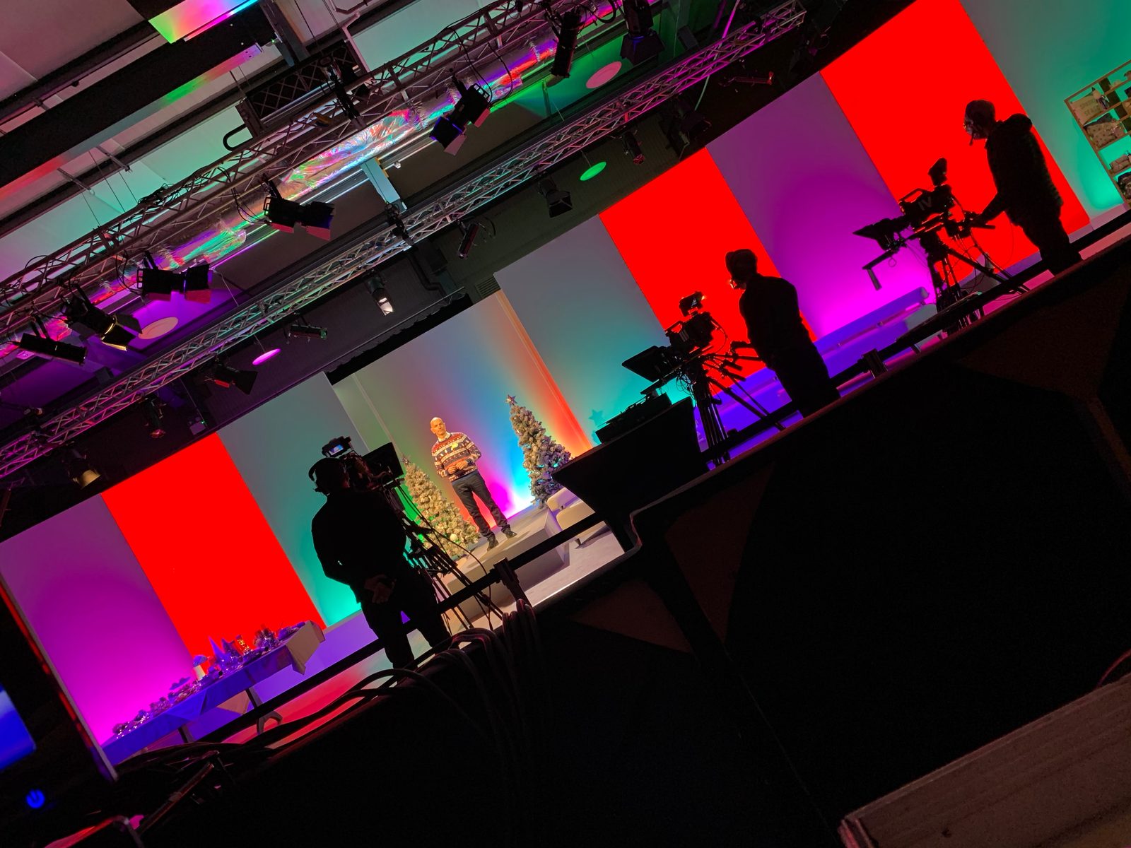 Live show floor in full colour
